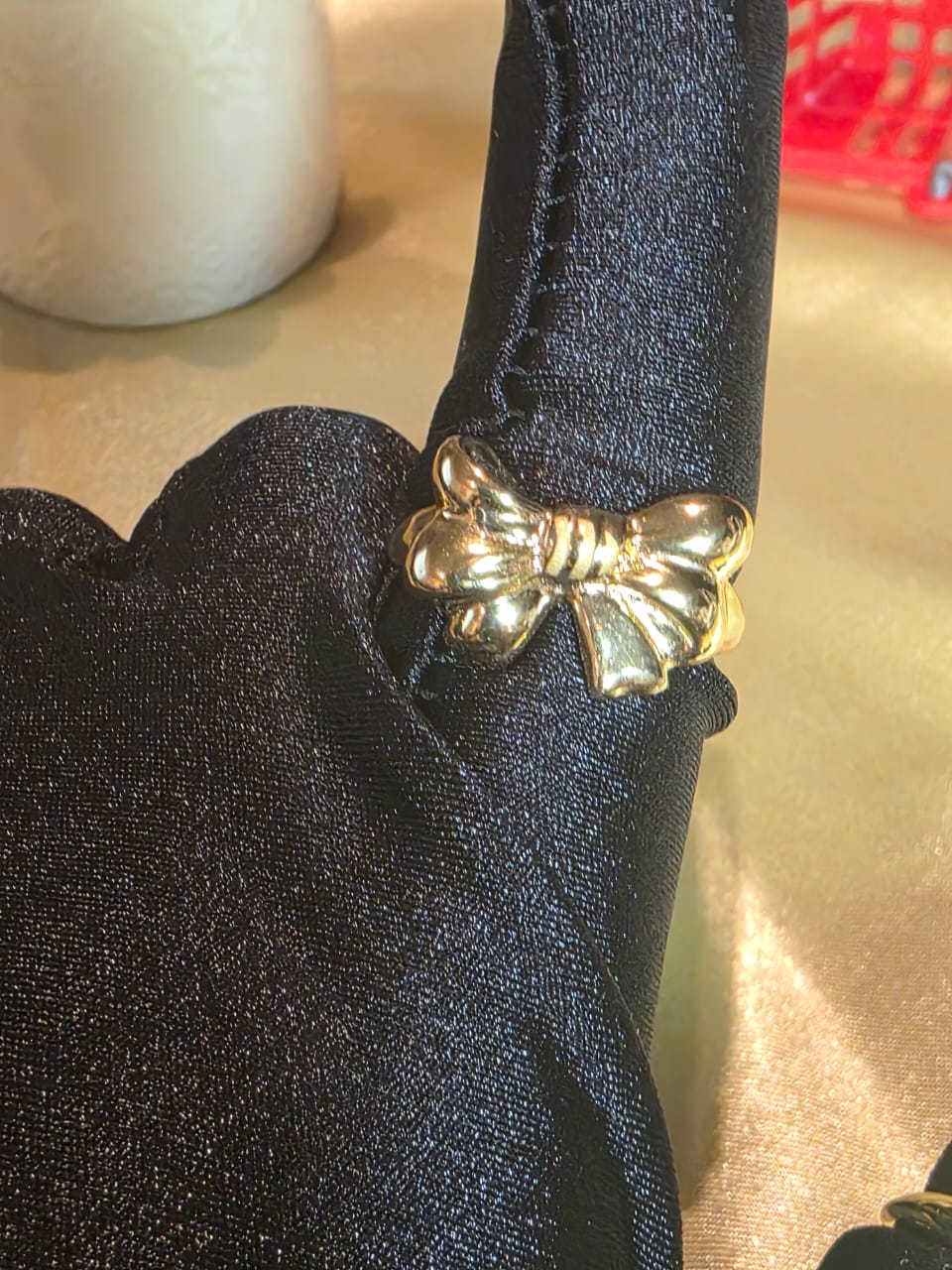 18 Karat Women Fashion Bow Ring Size 8.5