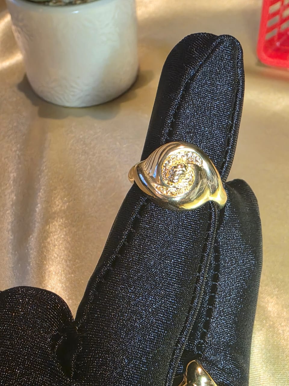18 Karat Women Fashion Ring Size 8.5