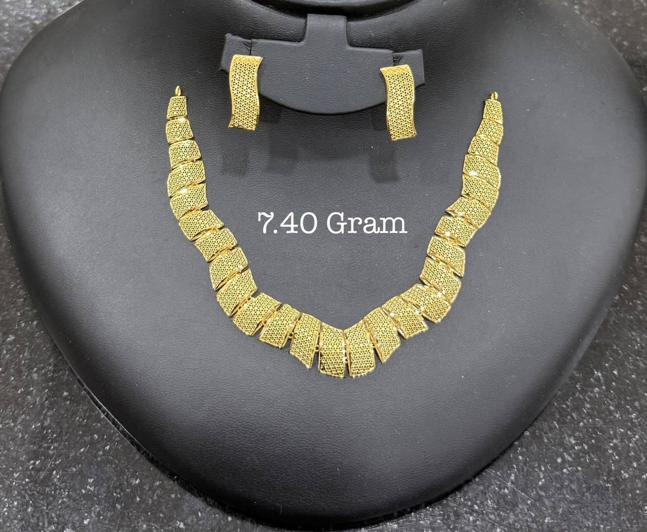 18 Karat Half Set Necklace 7.4g