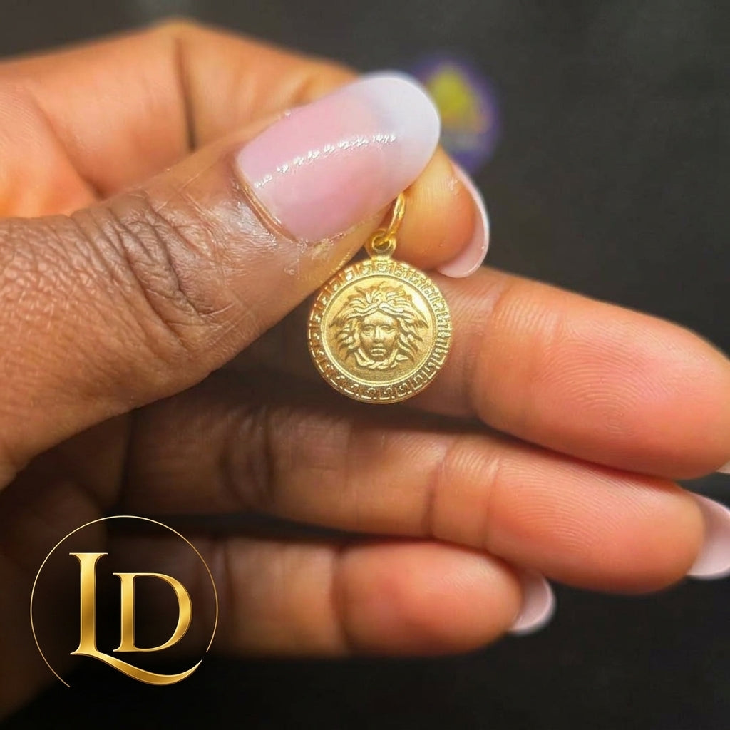18 Karat Medusa Pendant 1g