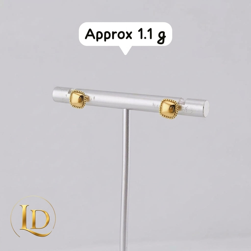 18 Karat Square Studs 1.1g