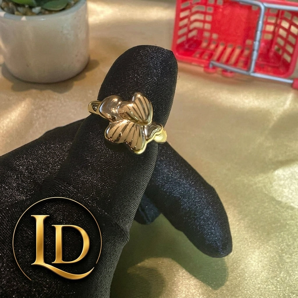 18 Karat Women Leaf Fashion Ring Size 8.5