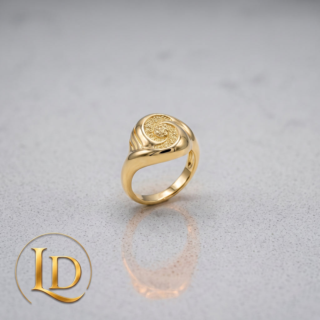18 Karat Women Fashion Ring Size 8.5