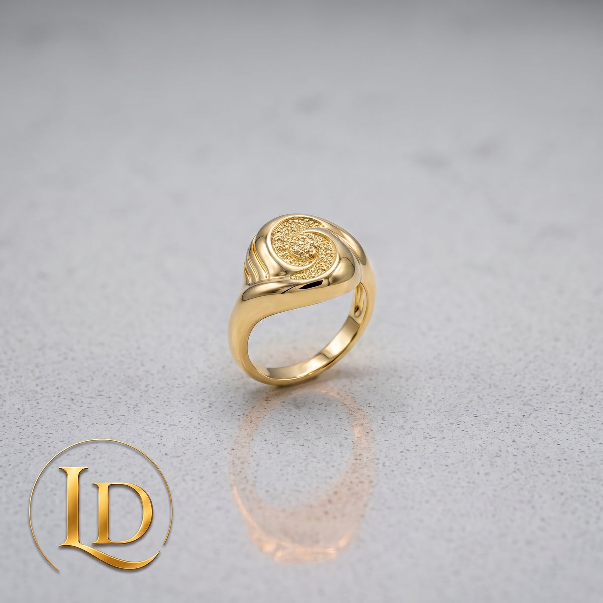 18 Karat Women Fashion Ring Size 8.5