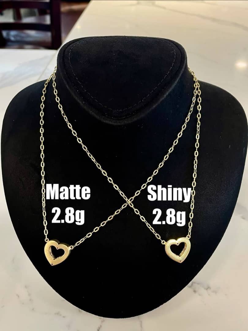 18 Karat Paperclip Hollow Heart Charm Necklace 2.8g